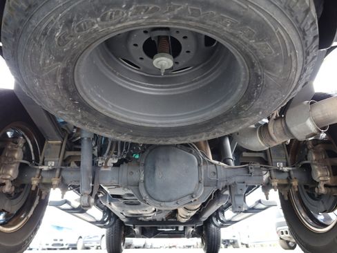 Used 2018 Ford F250 Lariat w/ Chrome Package image 17