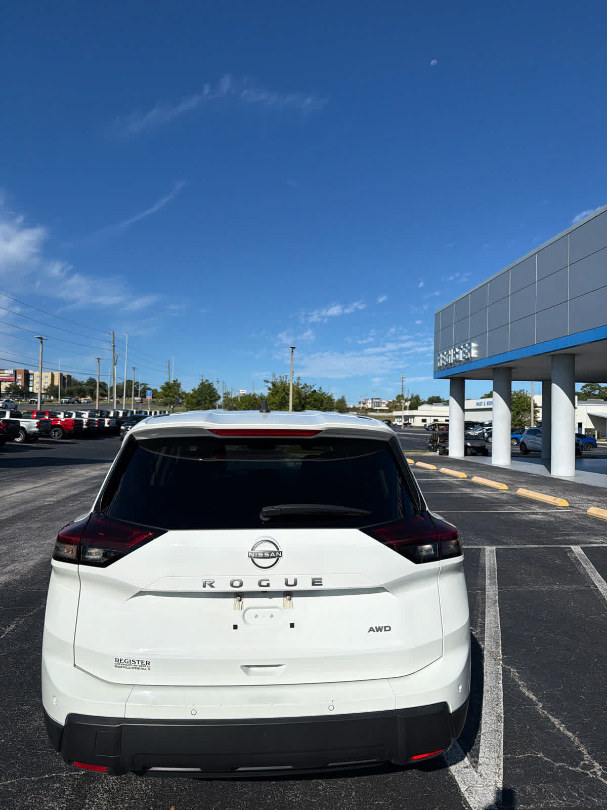 Used 2024 Nissan Rogue S AWD/4WD image 4