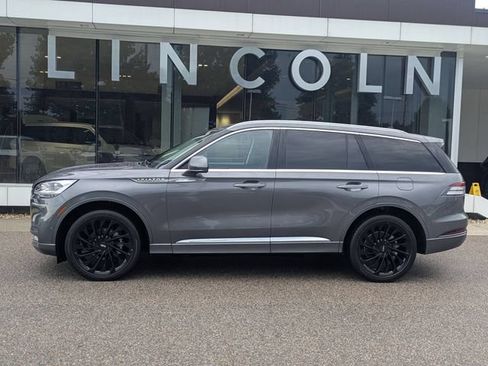 Certified 2022 Lincoln Aviator Reserve w/ Equipment Group 201A AWD/4WD image 3