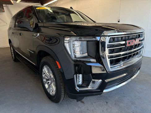 Used 2023 GMC Yukon XL SLT w/ SLT Premium Package image 4