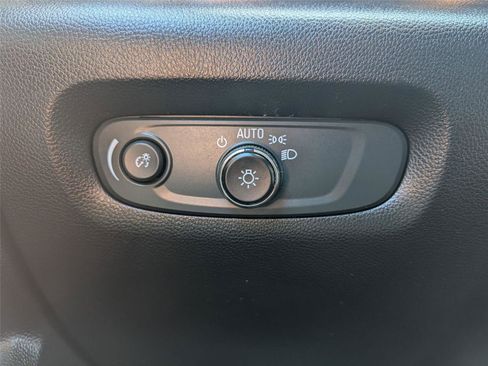Used 2022 Chevrolet Traverse LT FWD image 22