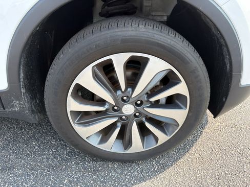 Used 2021 Buick Encore Preferred AWD/4WD image 25