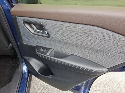 Used 2023 Nissan Rogue SV image 14