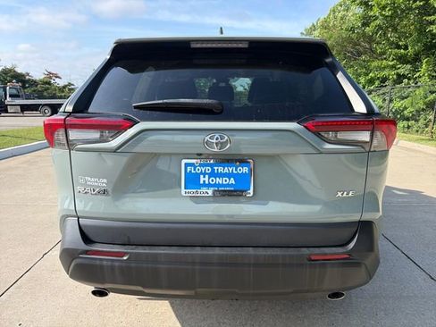 Used 2022 Toyota RAV4 XLE Premium FWD image 4