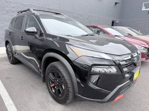 Used 2026 Nissan Rogue SV AWD/4WD image 3