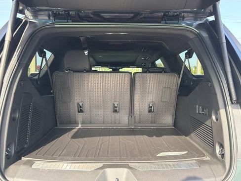 New 2026 Chevrolet Suburban Z71 w/ Comfort Package AWD/4WD image 11