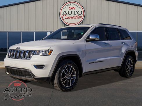 Used 2022 Jeep Grand Cherokee Limited w/ Trailer Tow Group IV image 3