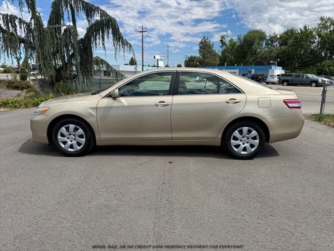 Used 2011 Toyota Camry LE FWD image 4