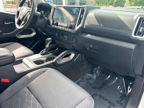 Used 2025 Nissan Frontier SV w/ SV Convenience Package AWD/4WD image 11