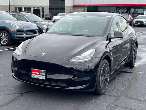 Used 2022 Tesla Model Y Long Range AWD/4WD image 2