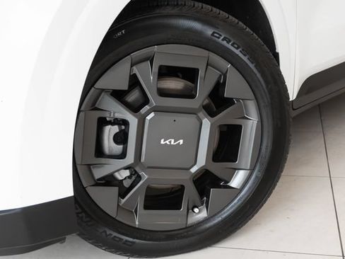 Used 2026 Kia Carnival EX FWD image 2