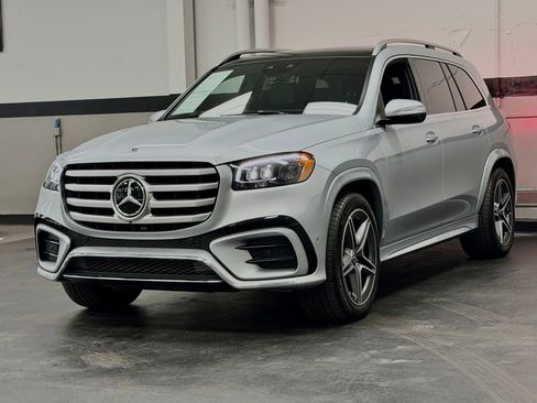 Used 2025 Mercedes-Benz GLS 450 4MATIC image 7