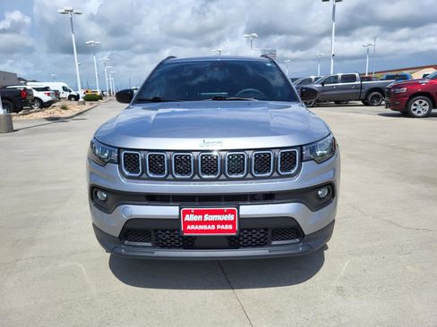Certified 2024 Jeep Compass Latitude image 8