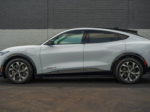 Used 2022 Ford Mustang Mach-E Premium RWD image 8