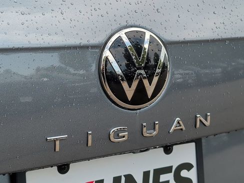 Used 2024 Volkswagen Tiguan SE AWD/4WD image 41