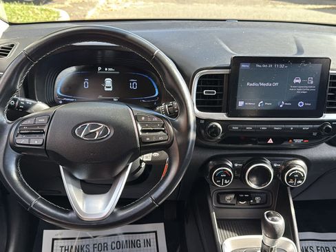 Used 2023 Hyundai Venue SEL image 23