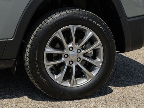 Used 2021 Jeep Cherokee Latitude Lux w/ Sun & Sound Group image 54