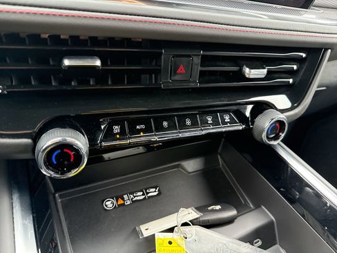 Used 2025 Chevrolet Suburban RST w/ Sun And Tow Package image 17