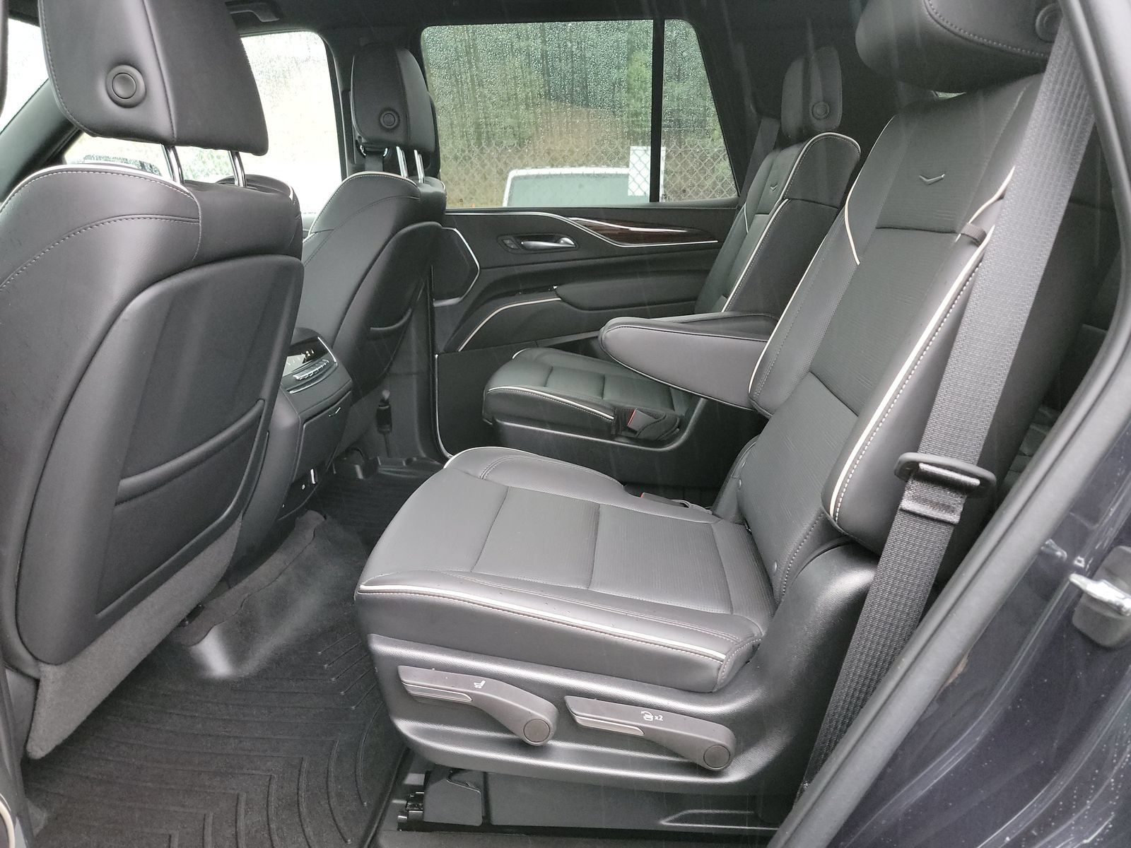 Used 2022 Cadillac Escalade Premium Luxury AWD/4WD image 11