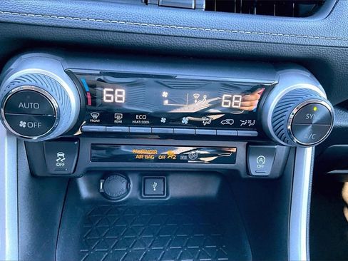 Used 2020 Toyota RAV4 XLE image 14