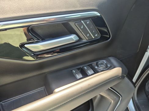 Used 2025 Chevrolet Tahoe LT AWD/4WD image 13