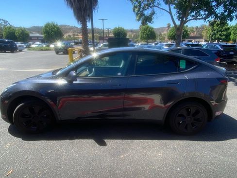 Used 2024 Tesla Model Y Long Range AWD/4WD image 5