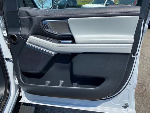 Certified 2025 Ford Expedition Platinum AWD/4WD image 30