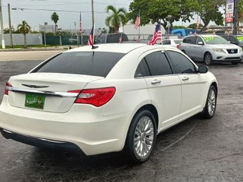 Used 2011 Chrysler 200 Limited image 4