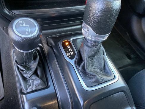 Used 2021 Jeep Wrangler Willys image 10