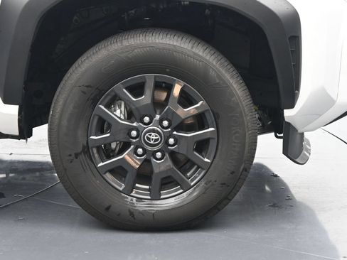 Used 2025 Toyota 4Runner SR5 AWD/4WD image 11
