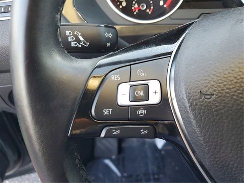 Used 2019 Volkswagen Tiguan SE w/ Panoramic Sunroof Package image 20