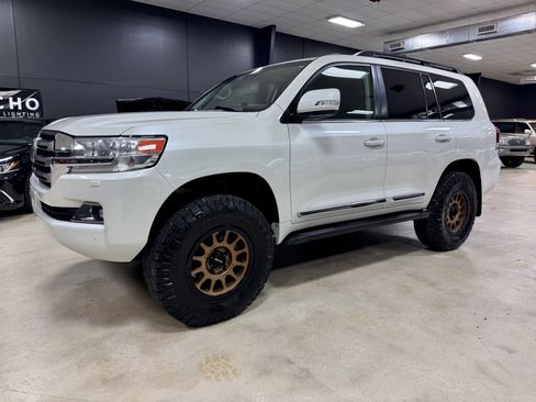 Used 2019 Toyota Land Cruiser w/ Preferred Accessory Package image 14