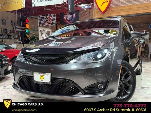 Used 2019 Chrysler Pacifica Touring-L Plus w/ Advanced Safetytec Group FWD image 1