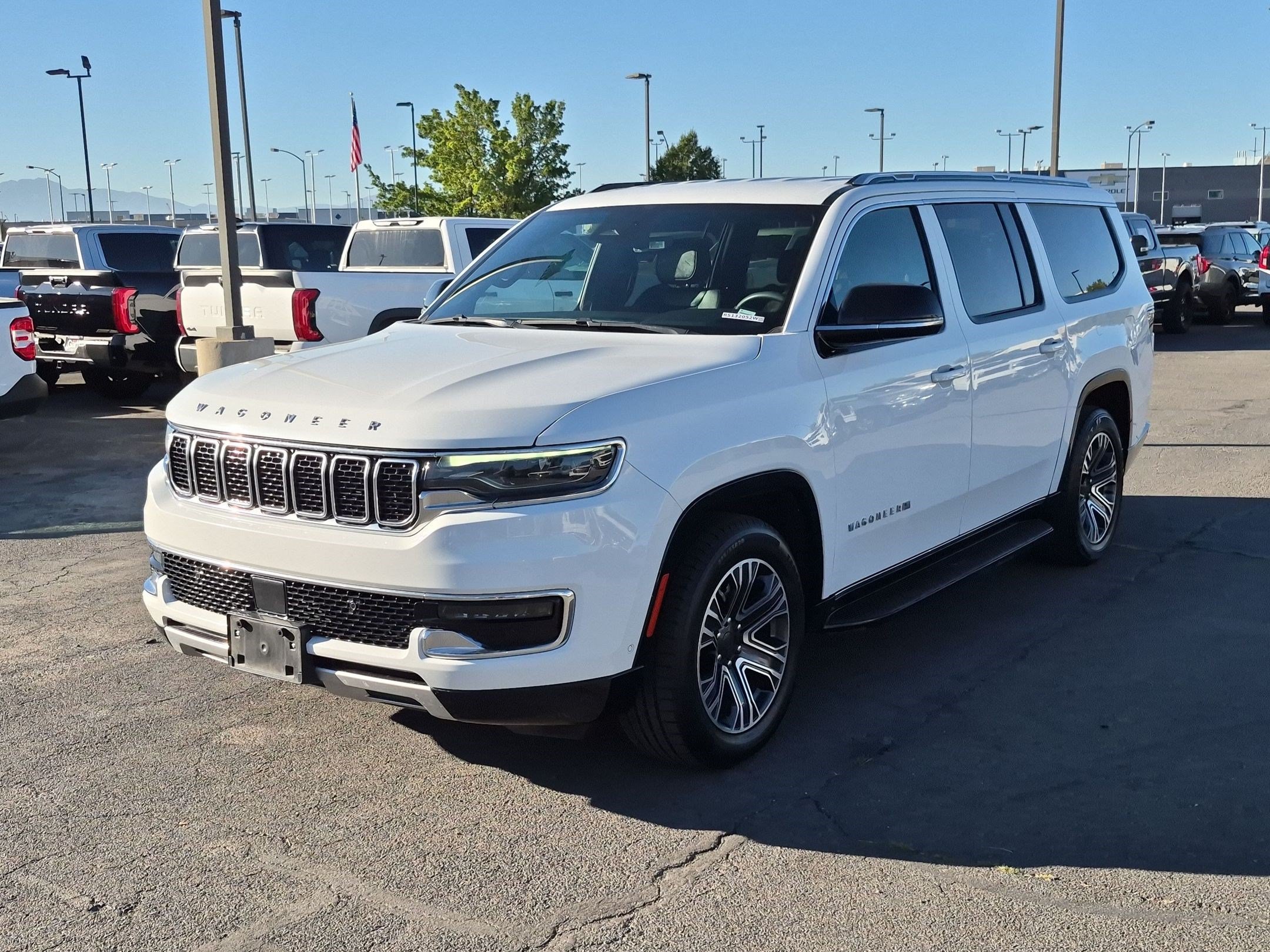 Used 2024 Jeep Wagoneer L Series II w/ Flexible Seating Group AWD/4WD image 10