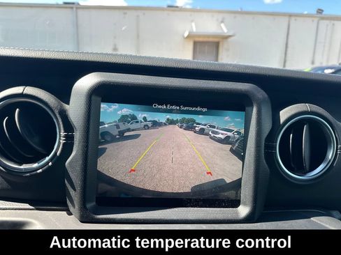 Used 2023 Jeep Wrangler Unlimited Sahara w/ Cold Weather Group AWD/4WD image 18