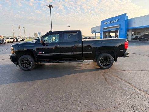 Used 2018 Chevrolet Silverado 2500 LTZ w/ Midnight Edition AWD/4WD image 2