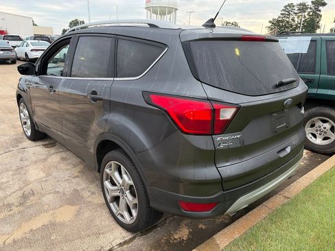 Used 2019 Ford Escape Titanium FWD image 2