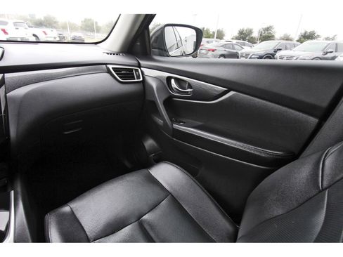 Used 2016 Nissan Rogue SL w/ SL Premium Package image 13