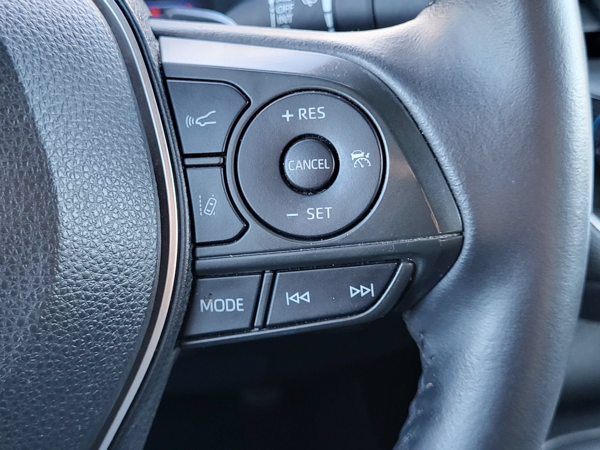 Used 2020 Toyota Corolla SE w/ SE Premium Package FWD image 18