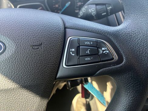 Used 2016 Ford Focus SE w/ SE Power Seat Package image 19