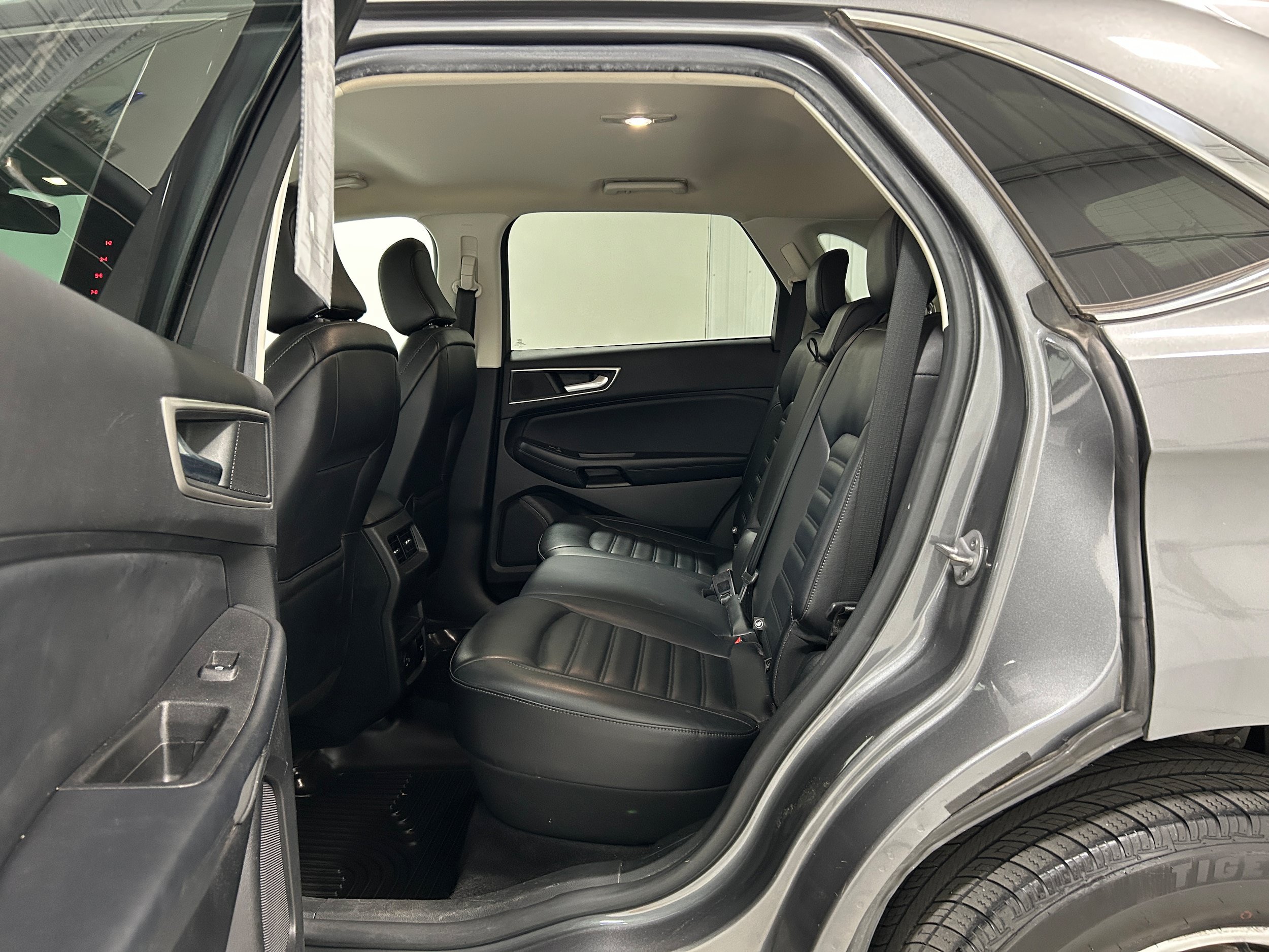 Used 2022 Ford Edge SEL w/ Convenience Package AWD/4WD image 26