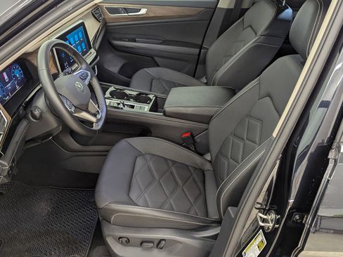 Used 2025 Volkswagen Atlas SE w/ Panoramic Sunroof Package image 23