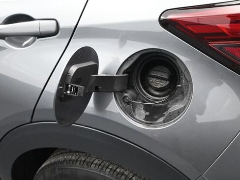 Used 2024 Nissan Kicks SV FWD image 15