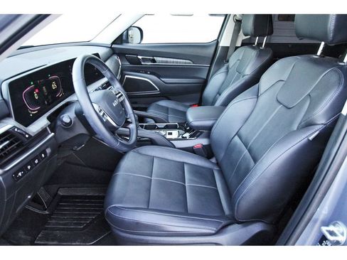 Used 2025 Kia Telluride EX w/ EX Captain's Chair Package FWD image 24