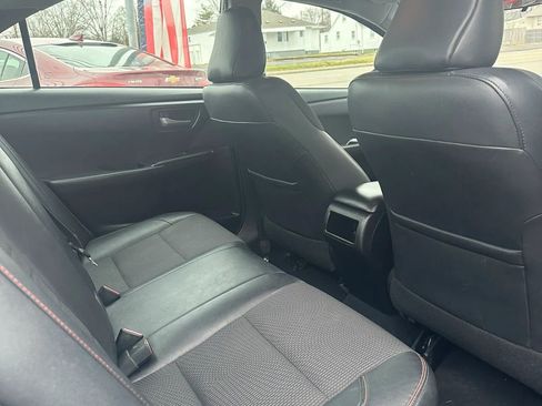 Used 2016 Toyota Camry SE image 11