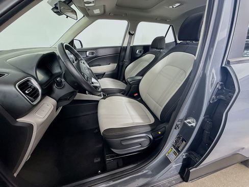 Used 2024 Hyundai Venue SEL image 14
