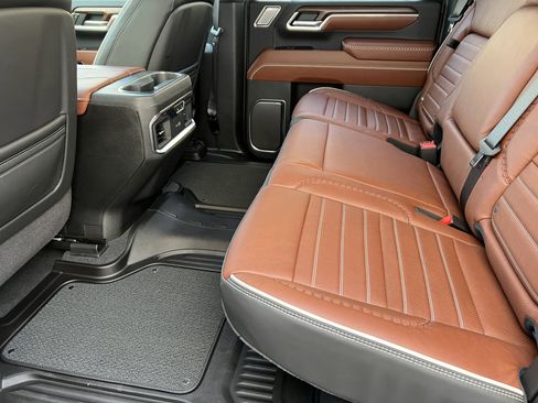 Used 2025 GMC Sierra 3500 Denali Ultimate image 18