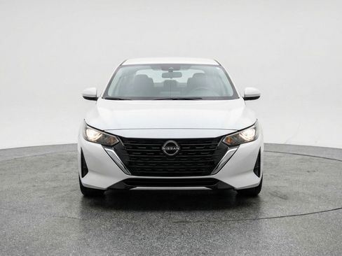 Used 2025 Nissan Sentra SV image 2