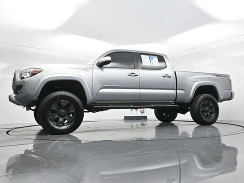 Used 2020 Toyota Tacoma TRD Sport RWD image 42