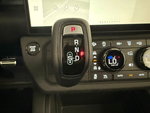 New 2026 Land Rover Defender 110 OCTA AWD/4WD image 18